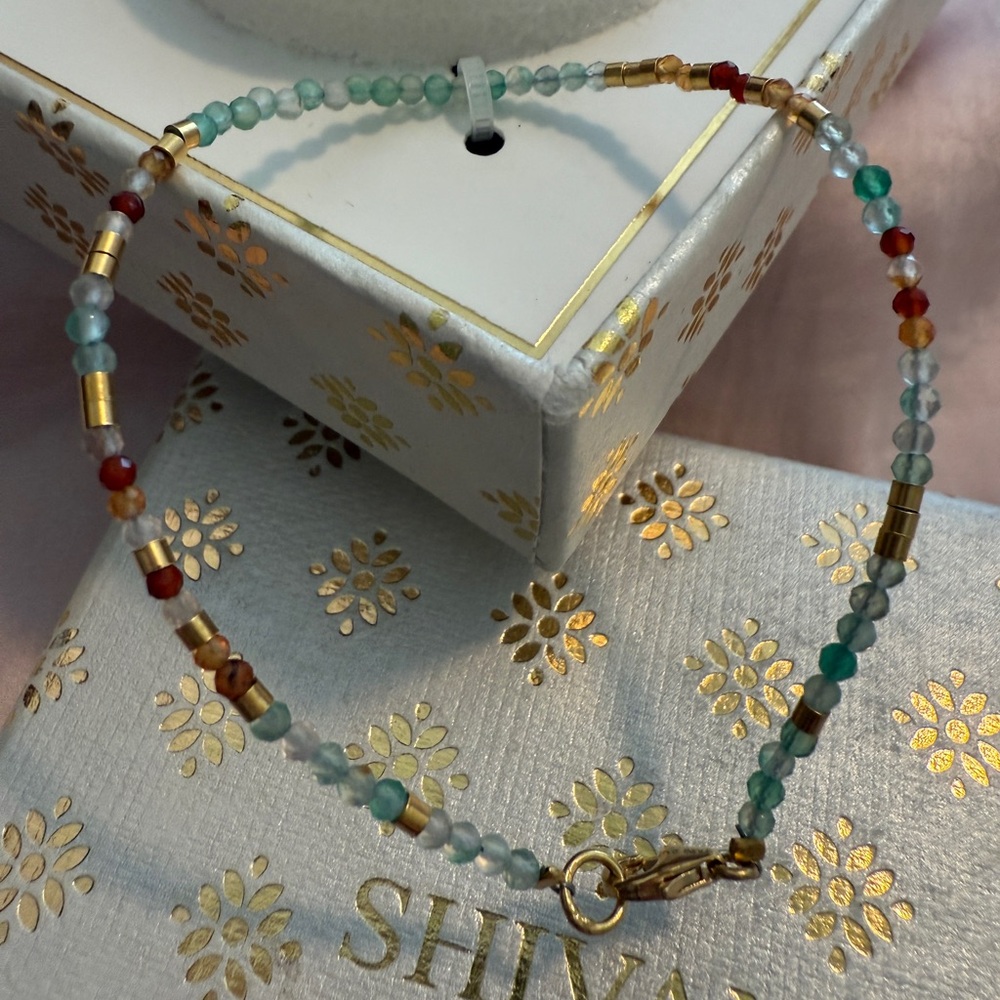 NWT beautiful, delicate Onyx genuine gemstone 7” beaded bracelet, boxed